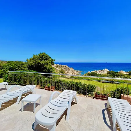 Casa de Férias Three Bedroom Sea View In Cala Granu Shared Pool 200m From The