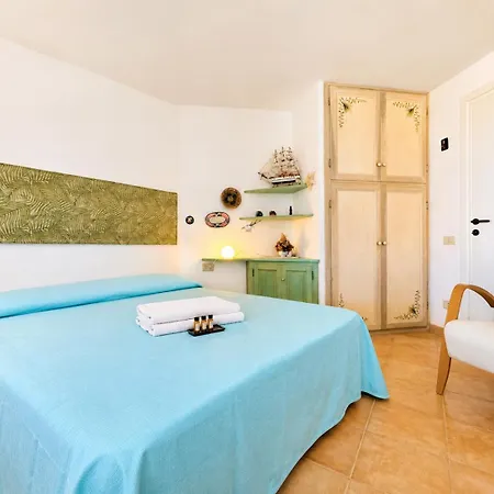 Three Bedroom Sea View In Cala Granu Shared Pool 200m From The Vakantiehuis