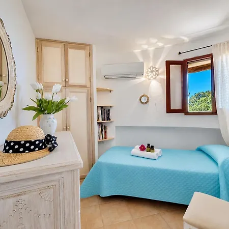 Vakantiehuis Three Bedroom Sea View In Cala Granu Shared Pool 200m From The