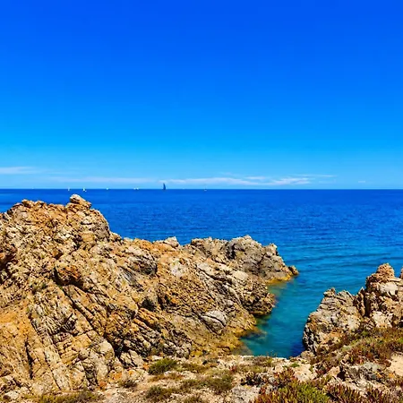 Three Bedroom Sea View In Cala Granu Shared Pool 200m From The Vakantiehuis *